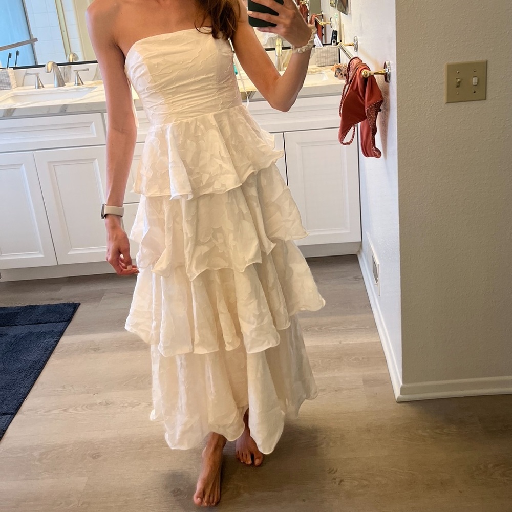Selfie Leslie Strapless Layered Midi Dress